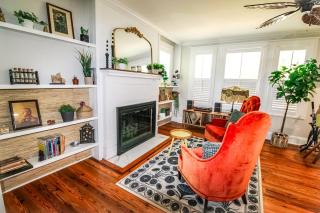 The Moody Manor -Luxurious Home Recently Renovated Close to Beach and Downtown - 5