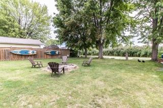 3 bedroom Poolside paradise near Marina - Belle River - 9