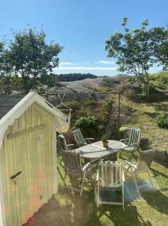 Summerhouse at the cost with lovely garden - Lysekil - 6