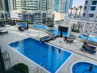 Sea view 1 BR Flat, Luxury amenities, Near Beach & Club with FREE Parking in Dubai Marina - Dubai - 1