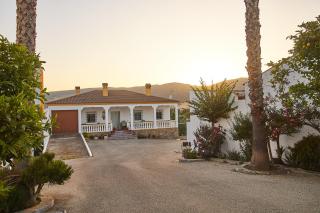 CASA EL PRADO con Piscina y Aparcamiento - Arriate - 0
