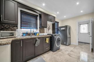 Luxury Renovated House in Prime Location with Parking - Toronto - 7