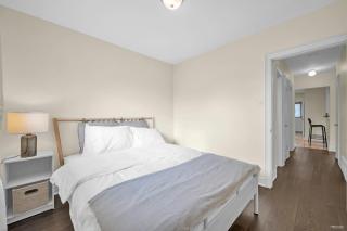 Luxury Renovated House in Prime Location with Parking - Toronto - 6