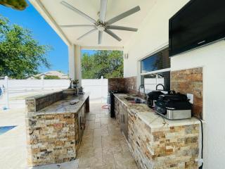 Luxury Home W Heated Pool & Spa Near IMG & Siesta Key Beach - Bradenton - 4