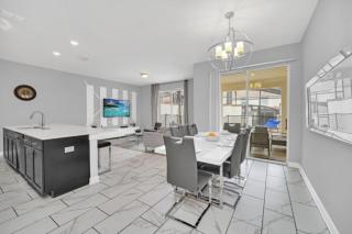 The Darlings' Poolside Paradise - Davenport - 7