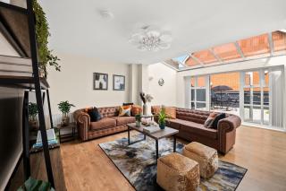 Radiant Retreat Ideal for LegoLand, Windsor, & LHR - Slough - 0