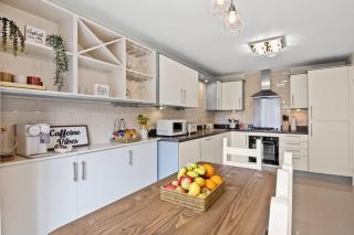Radiant Retreat Ideal for LegoLand, Windsor, & LHR - Slough - 5