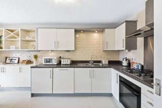 Radiant Retreat Ideal for LegoLand, Windsor, & LHR - Slough - 2