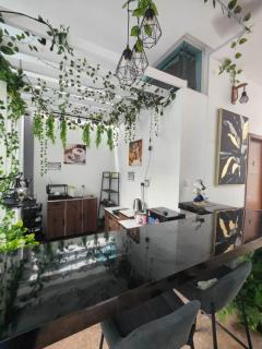 Barnett Georgetown Near Island Hospital Room 1 - George Town - 2
