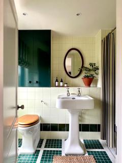 Entire Spacious Loft Studio-Own Bathroom & Kitchen within Victorian Terraced Home - Hither Green - 4