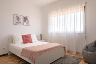 KING SIZE Bed with Air Conditioning near the BEACH & FREE Street Parking - Canidelo - 8