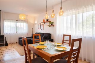 KING SIZE Bed with Air Conditioning near the BEACH & FREE Street Parking - Canidelo - 6
