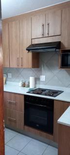Faerie Glen, No Loadshedding, Short or Long Stays, Fast Wi-Fi - 5