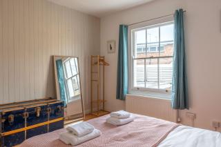 McEnroe Cottage - Heart of Town - Beach - 4