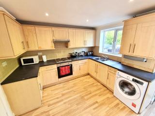 3 Bedroom Spacious Modern Comfortable Home in Rochdale, Work, Relax, Explore Manchester, Oldham, Bury - Rochdale - 4