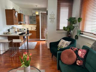 Cozy Apartment with nice balcony seating, 9th floor, parking - 0