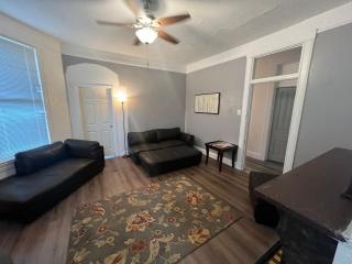 Second floor petite studio private room - 5