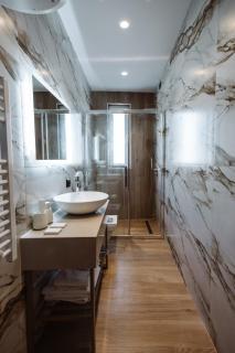 Blutique Apartments & Balconies - Golem - 8