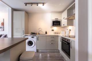 Modern 2 Bed Apartment Near Gatwick - Crawley - 0
