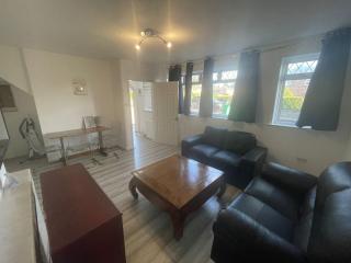 Spacious En-suite Ground Floor Bedroom - Manchester - 7