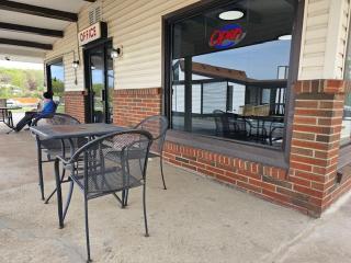 Motel 81 - - 1