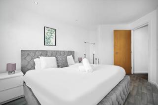 2 Bedroom Apartment With Balcony - FREE PARKING - Birmingham - 3