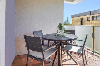 Cosy 2-Bedroom Seaside Unit Steps from Beach - Maroochydore - 8