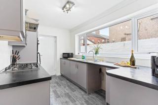 Suite #4 - Central Location - Private Ensuite, Smart TV, Fast Wifi by Yoko Property - Redcar - 6