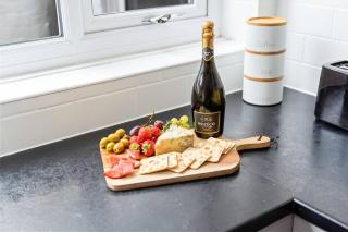 Suite #4 - Central Location - Private Ensuite, Smart TV, Fast Wifi by Yoko Property - Redcar - 1