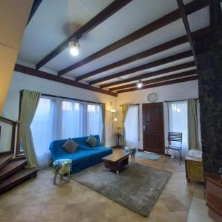 Chrysant Huis Villa Istana Bunga - Bandung - 3