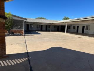 Abajaz Motel-Central-King Bed-Shaded Parking - Longreach - 5