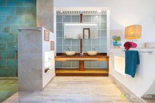 Luxurious 4BR Villa - - 3