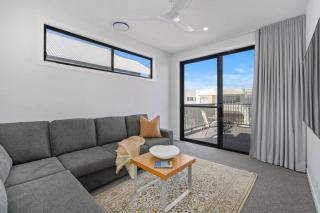 Black Wattle Beach House - just opposite the beach - Casuarina - 4