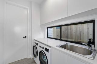 Black Wattle Beach House - just opposite the beach - Casuarina - 2