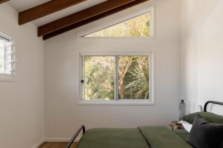 Blackbutt House - Luxe Retreat With Pool and Sauna - Suffolk Park - 6
