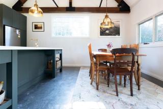 Blackwood Tree Barn Conversion with Parking & Wifi - 5