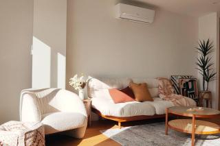 Brand-new Modern Princess in One Tree Hill - 5