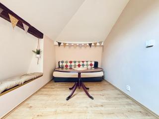 Rabbit's Loft - 2 Bedrooms, Theme Room, Free Parking - 7