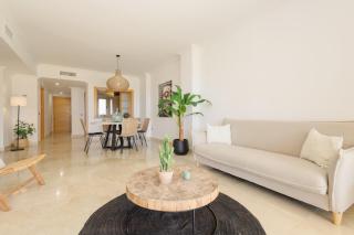 Modern and luxurious holiday home with sea views in Benahavís - 9