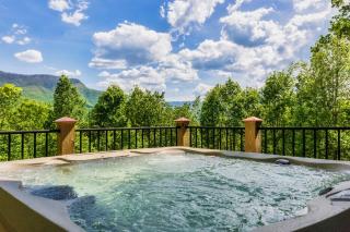 Moonshine Mtn - HugeLodge - Views - May Deals - Game Rm - Hot Tub - Fire Pit - Gatlinburg - 3