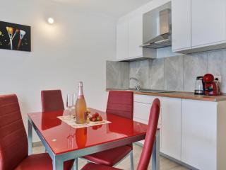 GREEN HOLIDAYS STUDIO, Pool, Air Con, Terrace - 5