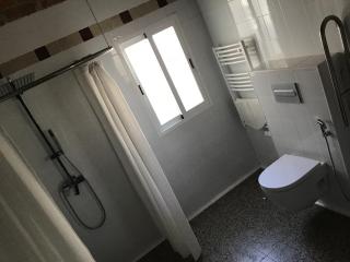 1 Bed Cottage - Sleeps 2 - Pool - Parking - Wifi - 4