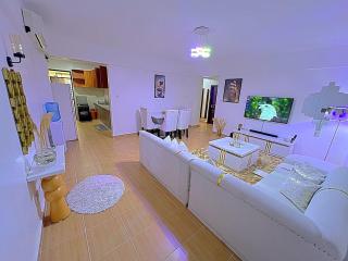 Luxurious Homely Apt 6 - 7