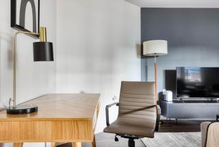 Central Square 2br w gym nr T BOS-819 - 8