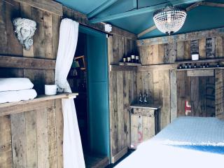 Little Lodge at Blue Door Barns - - 3