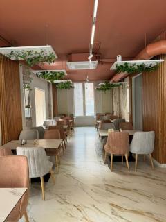Star Hotel & Restaurant - Golem - 1