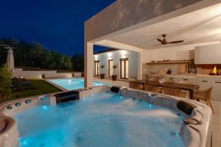NEW Apartment Gironi with Pool, Jacuzzi - Tugare - 0
