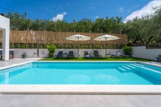 Apartment Gironi with Pool, Jacuzzi - 8