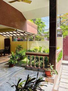 Luxury Stays - Varanasi - 0