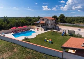 Nettes Ferienhaus In Pomer Mit Privatem Pool - 4